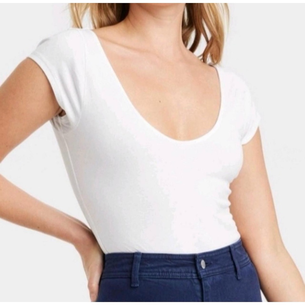 Universal Thread Short Sleeve Scoop Neck Bodysuit in White Women’s Size S